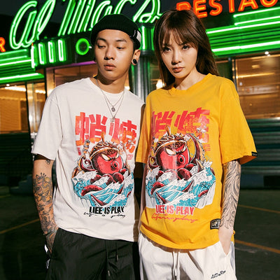 T-Shirt Japonais Homme blanc et jaune de marque japonaise Gotei porté par deux mannequins Japonais (une femme et un homme)